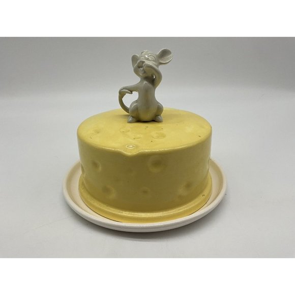Cheese Dome In The Shape Of A Cheese Wheel w/Mouse Eating a Slice As a Handle - Picture 10 of 16